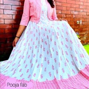 Long gown available size M,L,XL,XXL